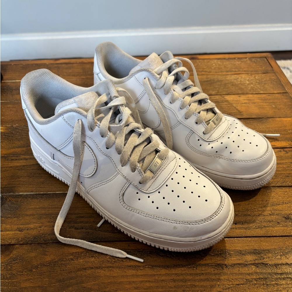 Mens white size 10.5 nike air force ones in good condition
